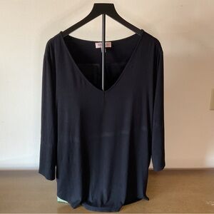 Women's 3XL Phillopsopy Black V-Neck Top